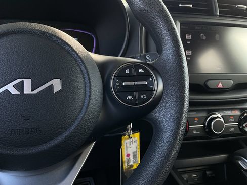 Used 2025 Kia Soul LX w/ LX Technology Package FWD image 21