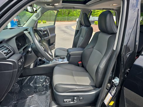 Used 2021 Toyota 4Runner SR5 Premium w/ Moonroof Package AWD/4WD image 16