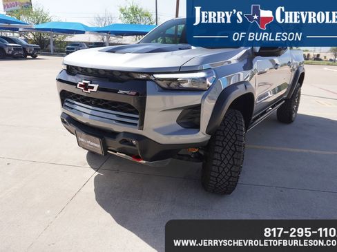 Used 2026 Chevrolet Colorado ZR2 w/ Technology Package AWD/4WD image 2