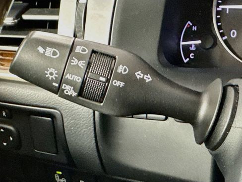 Used 2013 Lexus ES 350 w/ Luxury Pkg FWD image 14