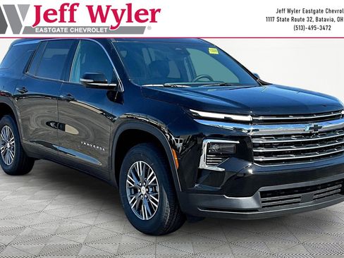 New 2026 Chevrolet Traverse LT w/ Driver Confidence Package FWD image 3