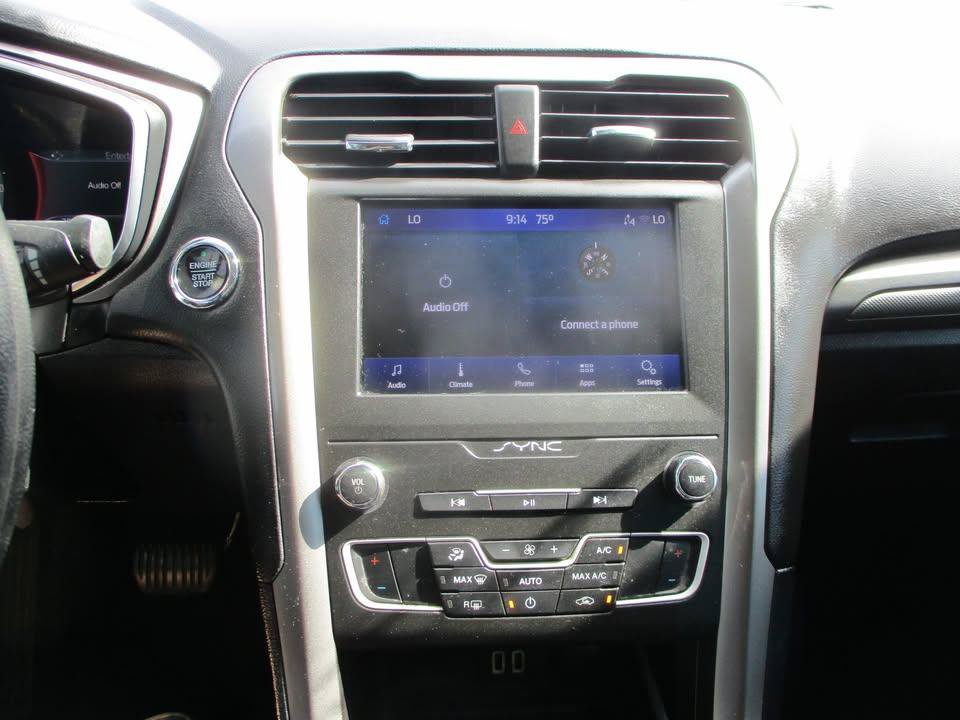 Used 2020 Ford Fusion SE FWD image 14