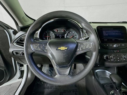 Used 2021 Chevrolet Malibu LT FWD image 15