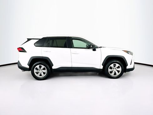 Used 2022 Toyota RAV4 LE image 10