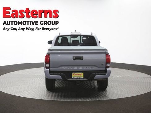 Used 2018 Toyota Tacoma TRD Sport AWD/4WD image 39