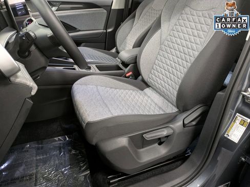 Used 2025 Volkswagen Tiguan S image 10