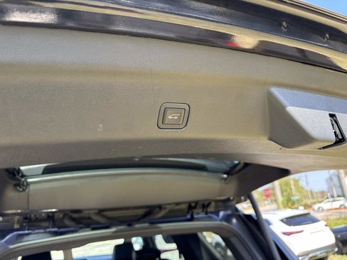 Used 2025 GMC Yukon Denali image 13