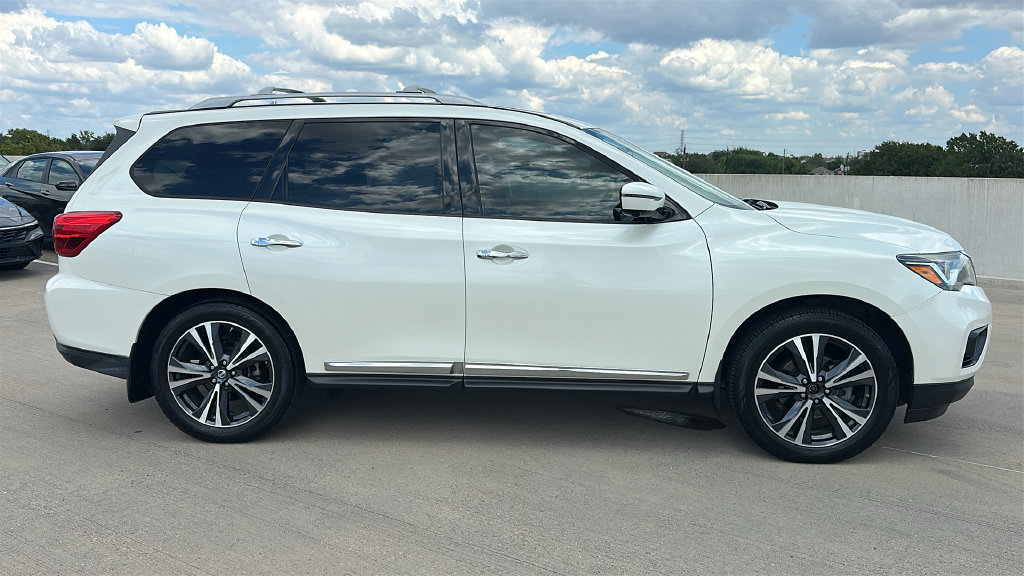 Used 2017 Nissan Pathfinder Platinum w/ Family Entertainment Package FWD image 15