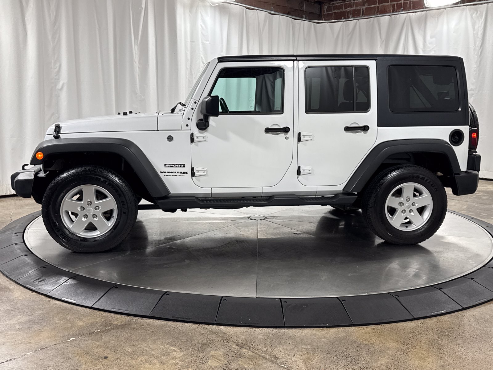 Used 2018 Jeep Wrangler Unlimited Sport S AWD/4WD image 10
