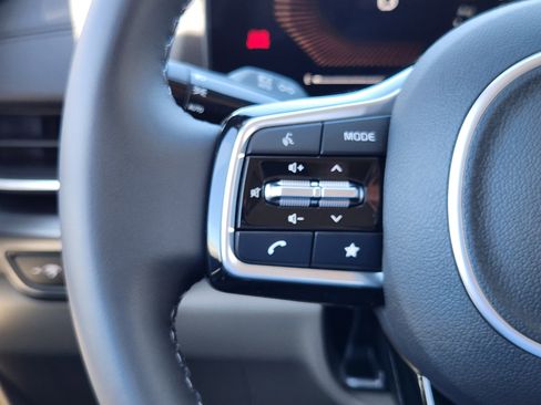 New 2026 Kia Carnival FWD image 17