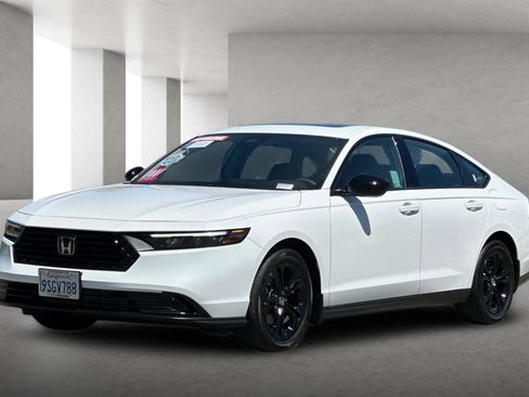 Certified 2025 Honda Accord SE image 8