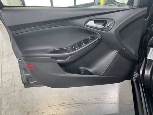 Certified 2018 Ford Focus SE FWD image 18