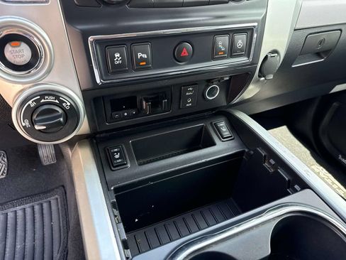 Used 2016 Nissan Titan PRO-4X w/ Pro-4x Convenience Package AWD/4WD image 27