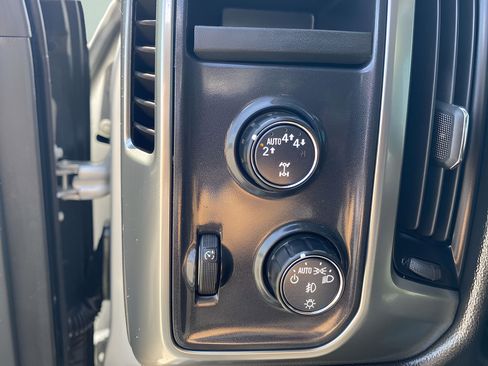 Used 2018 Chevrolet Silverado 1500 LT AWD/4WD image 15