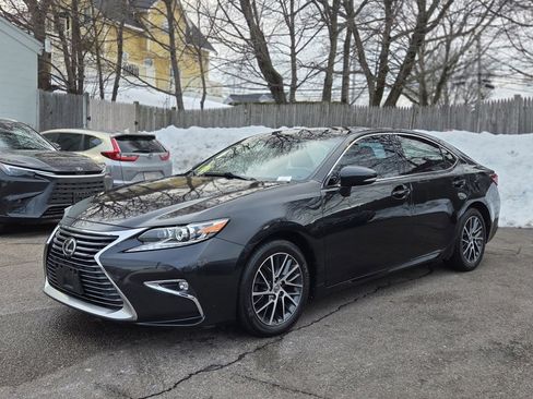 Used 2017 Lexus ES 350 w/ Luxury Package image 2