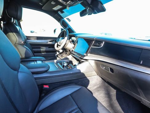 Used 2023 Jeep Wagoneer L Series III w/ Premium Group I image 35