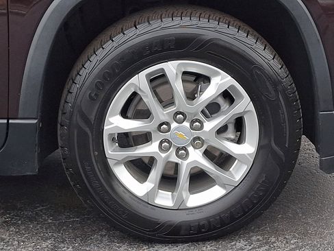 Used 2021 Chevrolet Traverse LT image 8