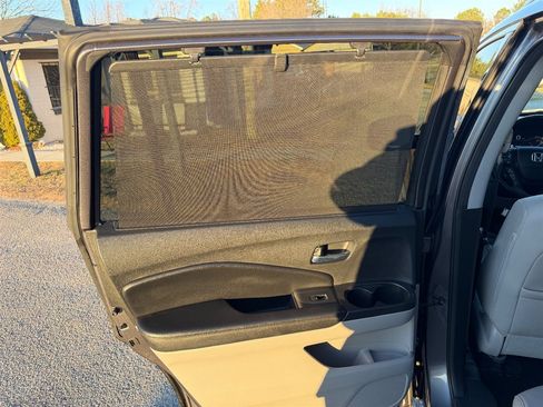 Used 2017 Honda Pilot Elite image 19