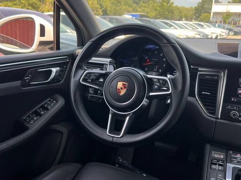 Used 2018 Porsche Macan w/ Premium Package Plus AWD/4WD image 17