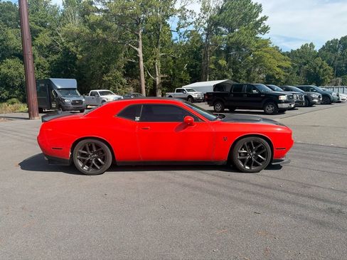 Used 2021 Dodge Challenger SXT w/ Driver Convenience Group RWD image 4