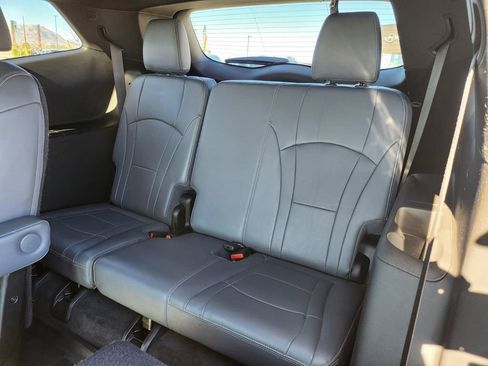 Used 2023 Buick Enclave Essence image 13