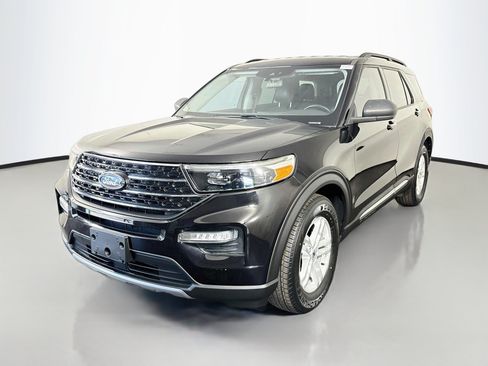 Used 2021 Ford Explorer XLT w/ Equipment Group 202A RWD image 4