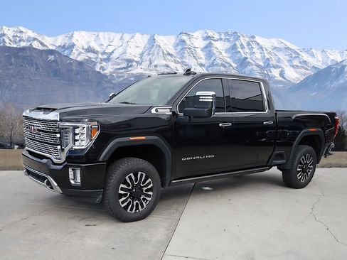 Used 2021 GMC Sierra 3500 Denali w/ Denali Black Diamond Edition image 2