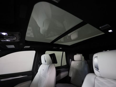 Used 2025 Cadillac Escalade V w/ LPO, ONYX Package image 20