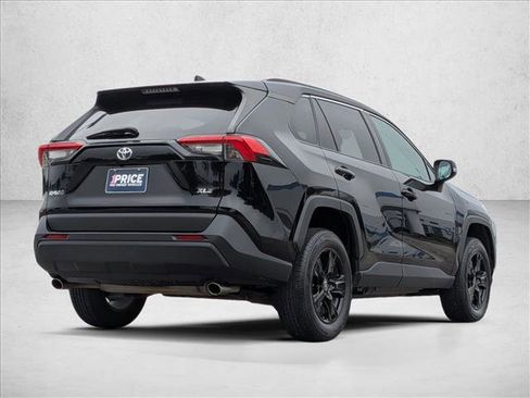Used 2022 Toyota RAV4 XLE FWD image 5