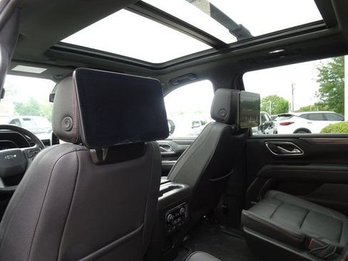 Used 2023 Chevrolet Suburban RST w/ Sport Performance Package AWD/4WD image 16