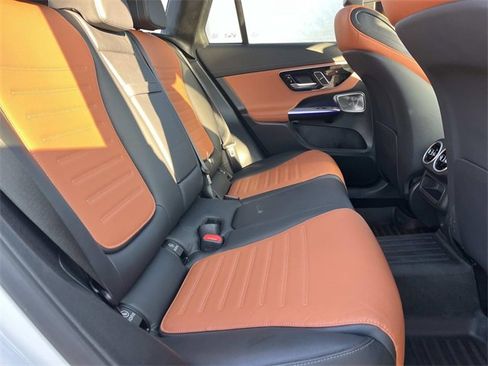 Used 2025 Mercedes-Benz GLC 300 4MATIC image 25