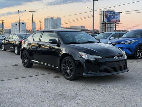 Used 2015 Scion tC image 2