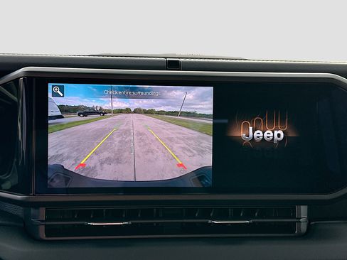 Used 2025 Jeep Gladiator High Tide image 13