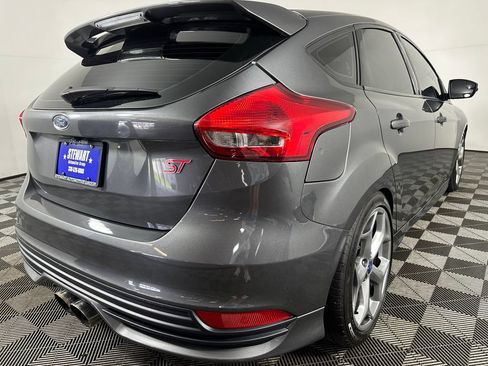 Used 2017 Ford Focus ST FWD image 5