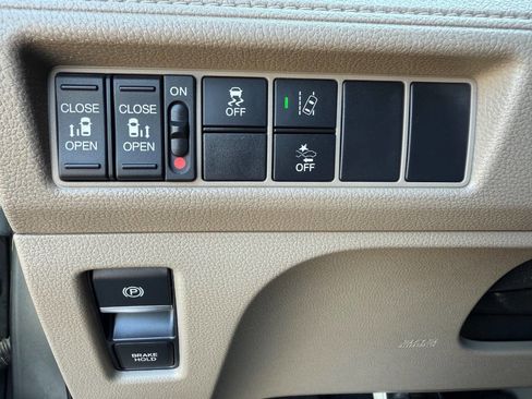 Used 2018 Honda Odyssey EX image 18