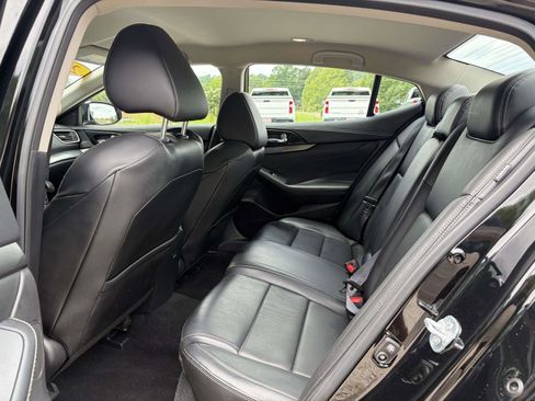 Used 2022 Nissan Maxima SV w/ Floor Mat Group FWD image 3