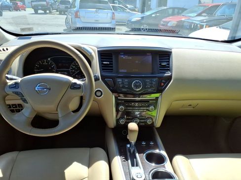 Used 2015 Nissan Pathfinder Platinum w/ Family Entertainment Package AWD/4WD image 7