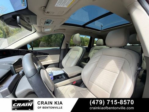 Used 2025 Lincoln Nautilus Reserve w/ Jet Appearance Package AWD/4WD image 4