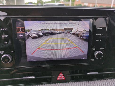 Used 2025 Kia Sportage LX FWD image 19