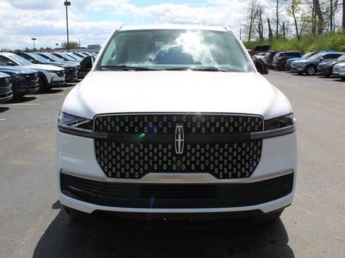 Used 2026 Lincoln Navigator Reserve AWD/4WD image 8