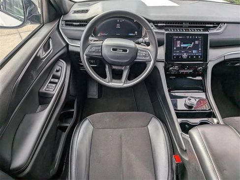 Certified 2023 Jeep Grand Cherokee Altitude image 17