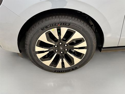 New 2025 Ford Expedition Platinum w/ Platinum Ultimate Package image 33