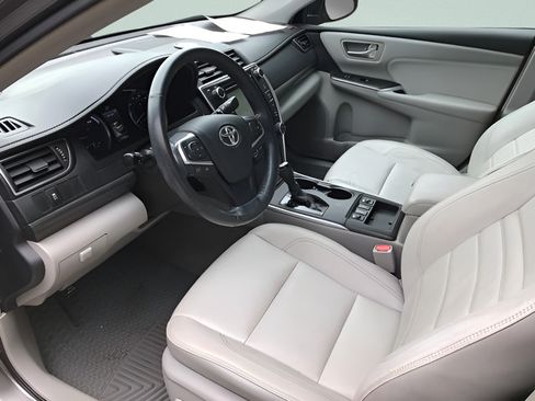 Certified 2017 Toyota Camry XLE FWD image 11