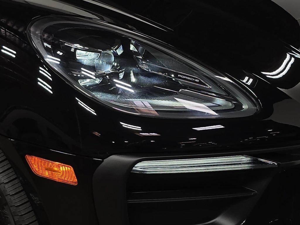 Certified 2026 Porsche Macan AWD/4WD image 12