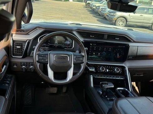 Used 2023 GMC Sierra 1500 Denali w/ Technology Package AWD/4WD image 8