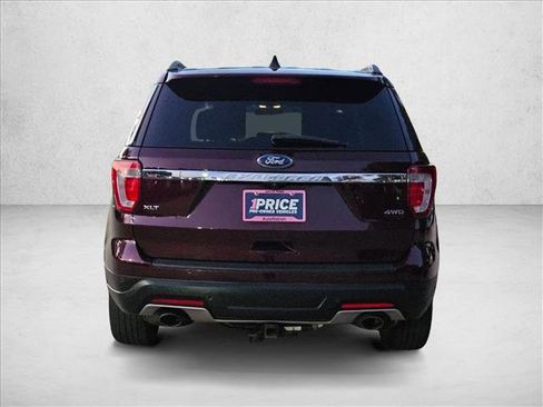 Used 2018 Ford Explorer XLT image 6