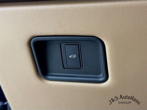 Used 2023 Land Rover Range Rover Long Wheelbase SE image 10