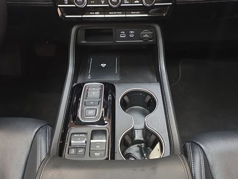 Used 2023 Honda Pilot Touring image 25