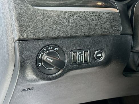 Used 2016 Chrysler 300 Limited image 10