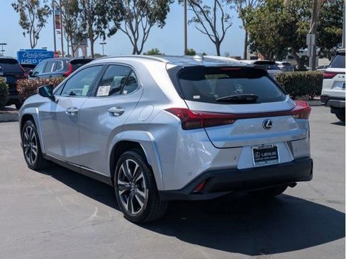 New 2026 Lexus UX 300h FWD image 7